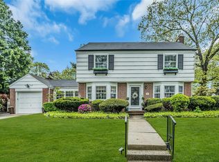 257 Hewlett Ave, Merrick, NY 11566