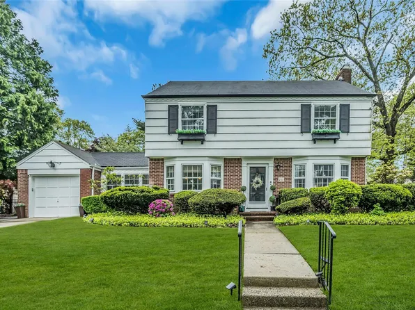 257 Hewlett Avenue, Merrick, NY 11566