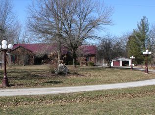 10401 N 230th St, Casey, IL 62420