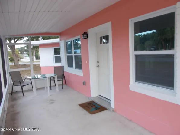3755 Lakeview Dr, Micco, FL 32976