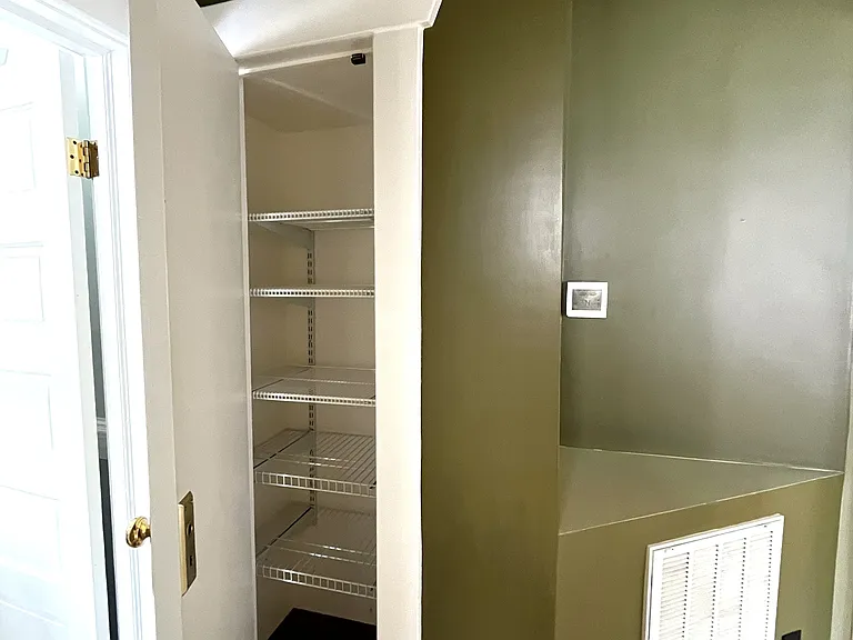 917 Gates Ave — Photo 16