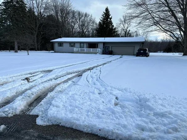 8596 E Colby Rd, Crystal, MI 48818