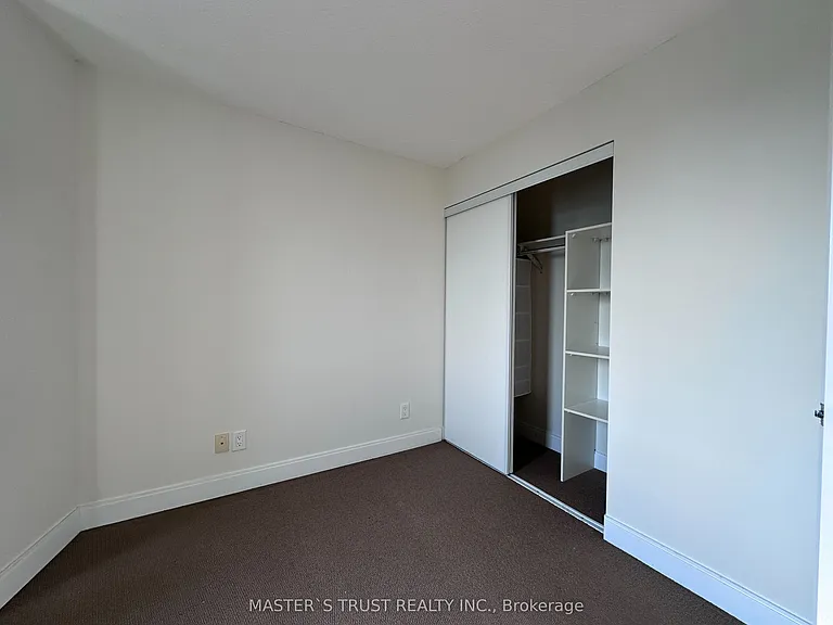 135 Village Green Sq #3722 — Photo 11