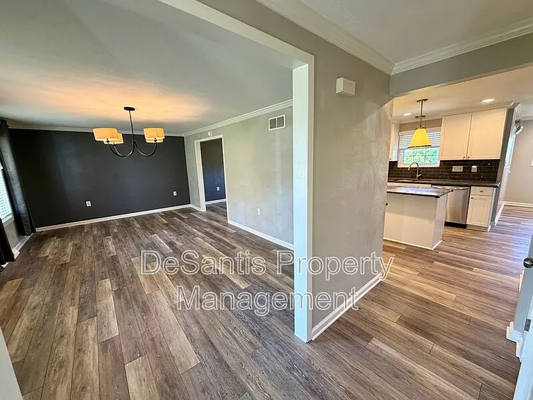 5043 Julia Ln — Photo 8