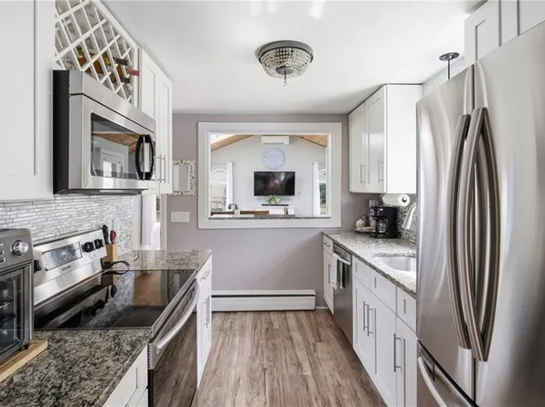 52 Fairgreen Dr, West Warwick, RI 02893