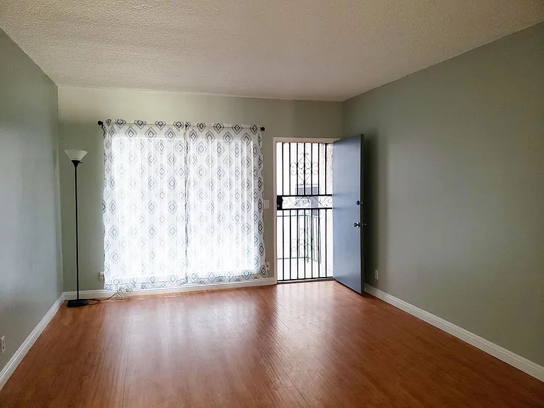912 Centennial St — Photo 1