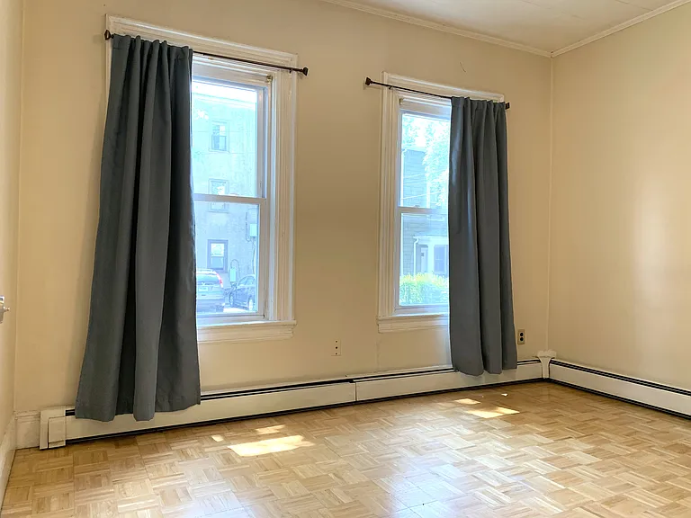 12 Evergreen Sq #1 — Photo 1