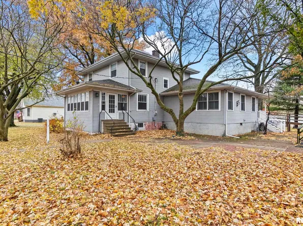 207 E Cherokee St, Morrisonville, IL 62546