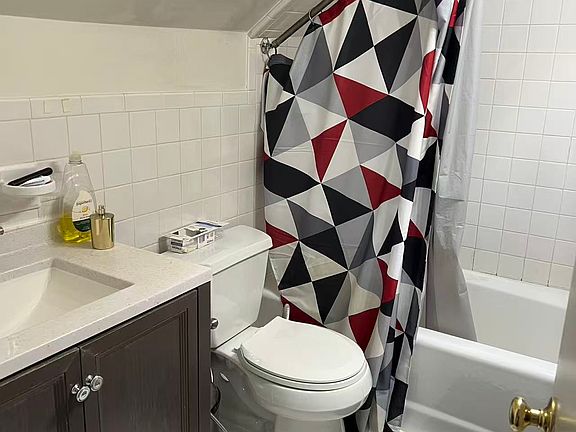 5th image of 302 Davis Ave #2