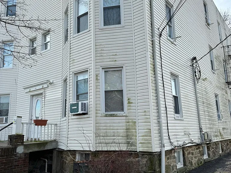 Clove Rd — Photo 10