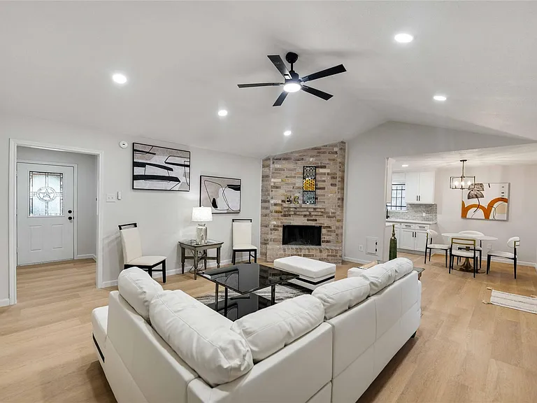 12703 Redfern Dr — Photo 3