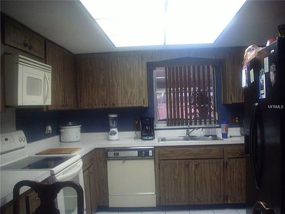 3rd image of 6572 Magee Ct