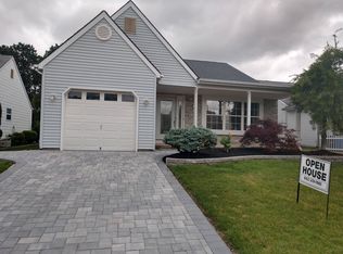 52 Stockport Dr, Toms River, NJ 08757