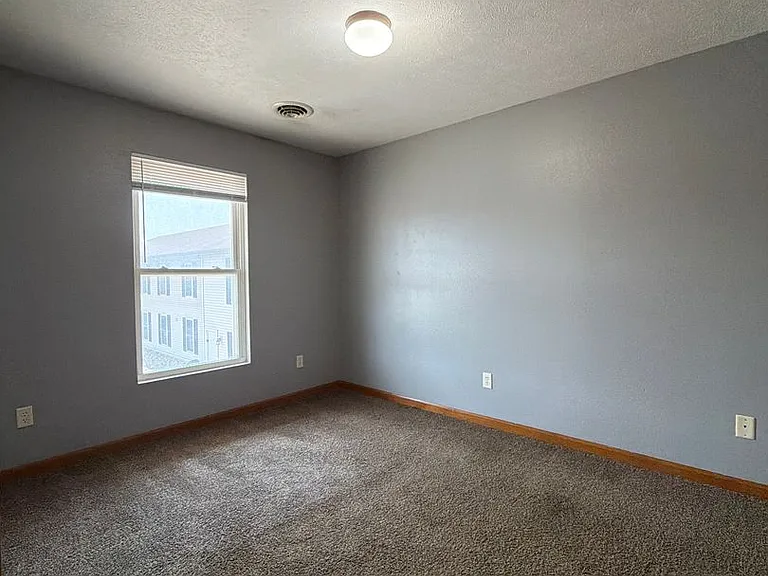 269 Woodridge Ct — Photo 12