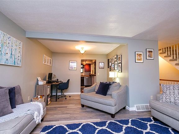 3rd image of 243 Thornberry Dr