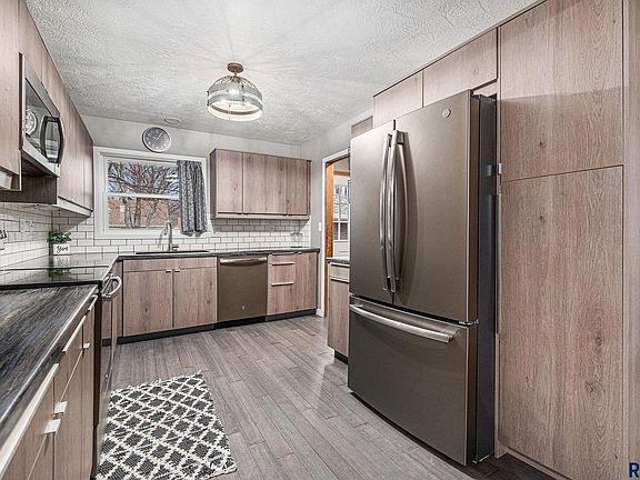 4th image of 3112 S 5th Ave