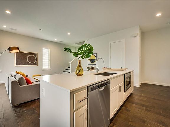 5th image of 1518 N Carroll Ave #301