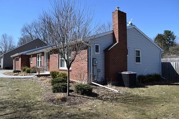 3rd image of 73 Matthew Dr