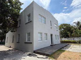 6828 NW 3rd Ave, Miami, FL