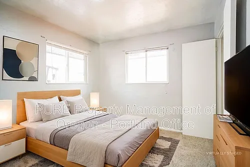 1049 SE Walnut St Photo 1