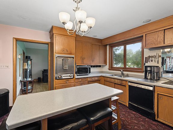 4th image of 1025 Oneida St