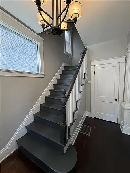 3 bed, 1.5 bath, 1350 sqft, $1,800 — Photo 3