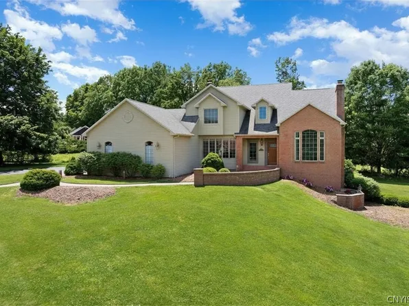 7100 Braxton Cir, Fayetteville, NY 13066