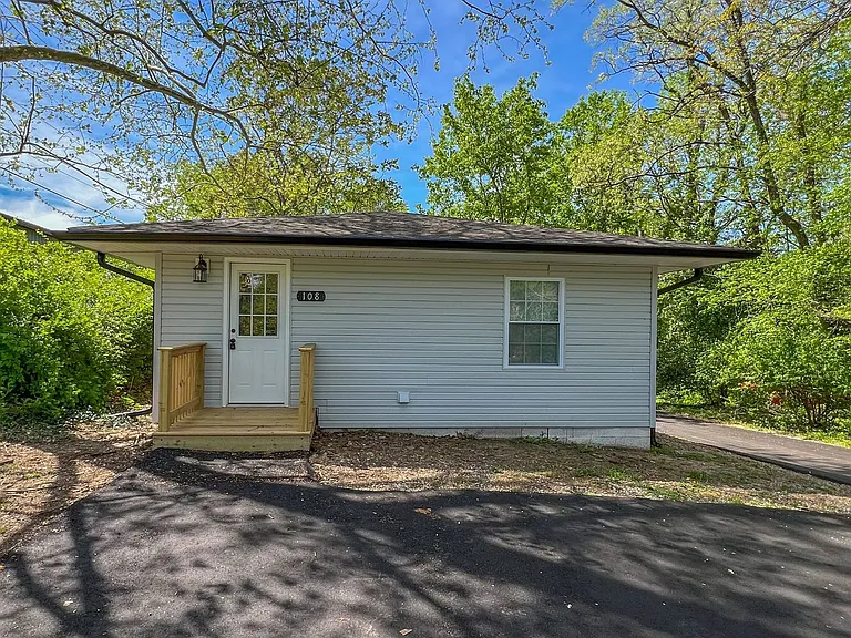 108 Wilson Ct — Photo 1