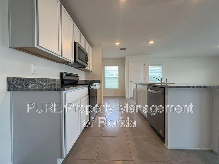 8702 SW 46th Ave — Photo 10