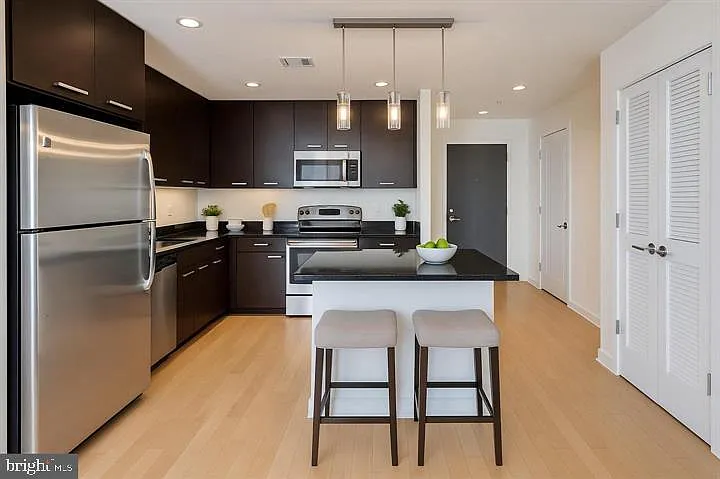 Central — Photo 3