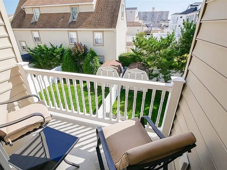9410 Winchester 6/14th 6/30th Ave #B — Photo 20