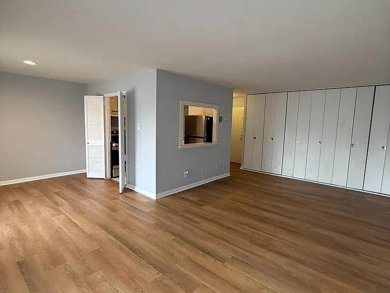 3100 S Manchester St #304 — Photo 16
