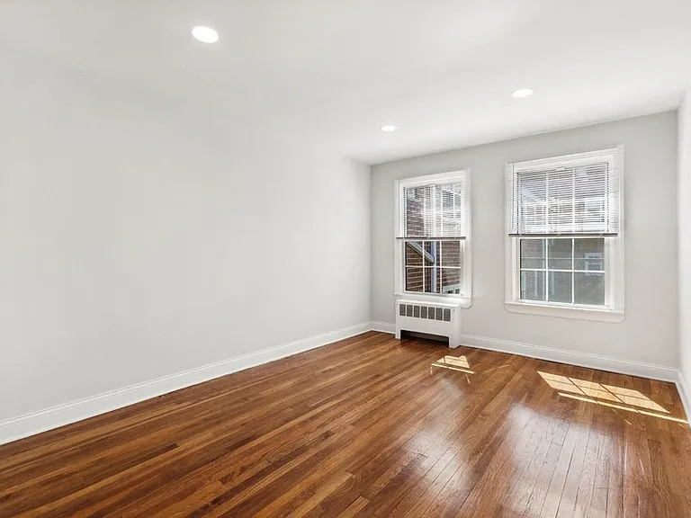 Ridge Gardens Apartments — Photo 9
