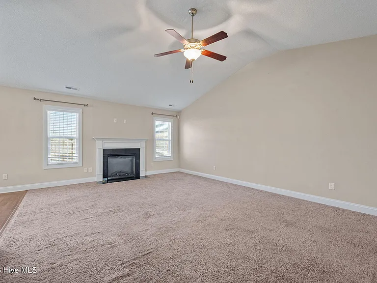 320 Aquamarine Cir — Photo 5