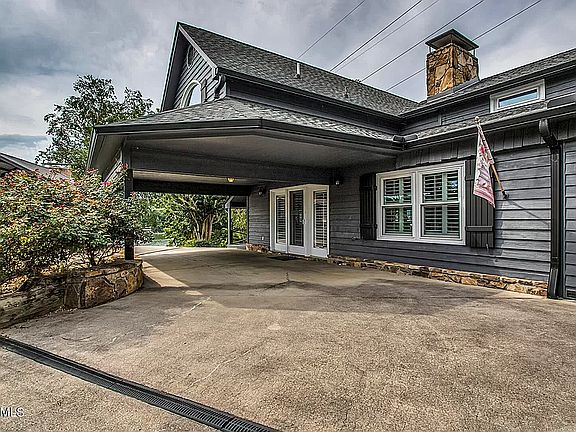 3rd image of 750 Elizabeth Way