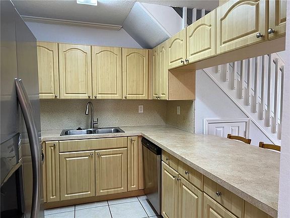 5th image of 9425 SW 77th Ct