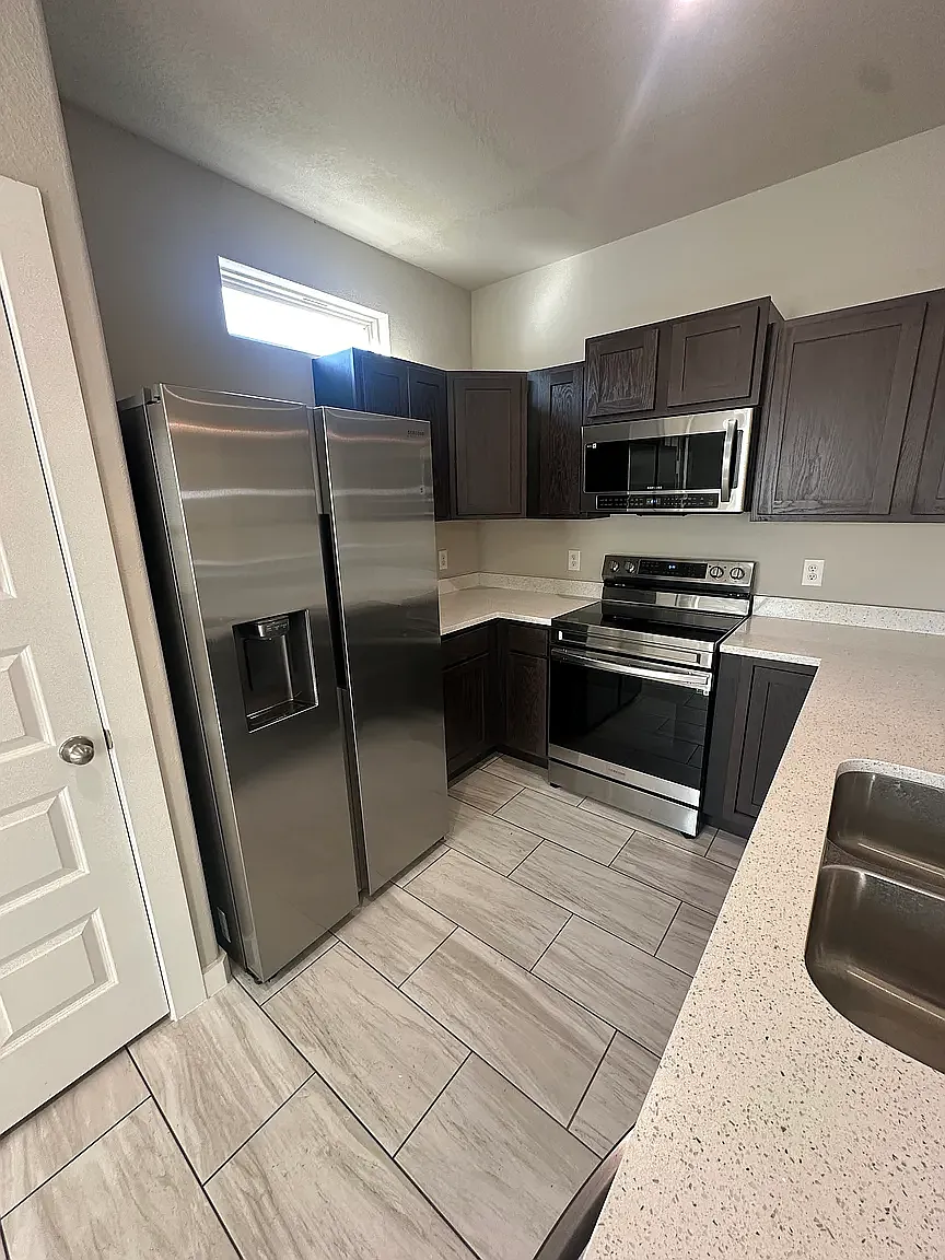 3 bed, 2.5 bath, 1362 sqft, $1,549 — Photo 4