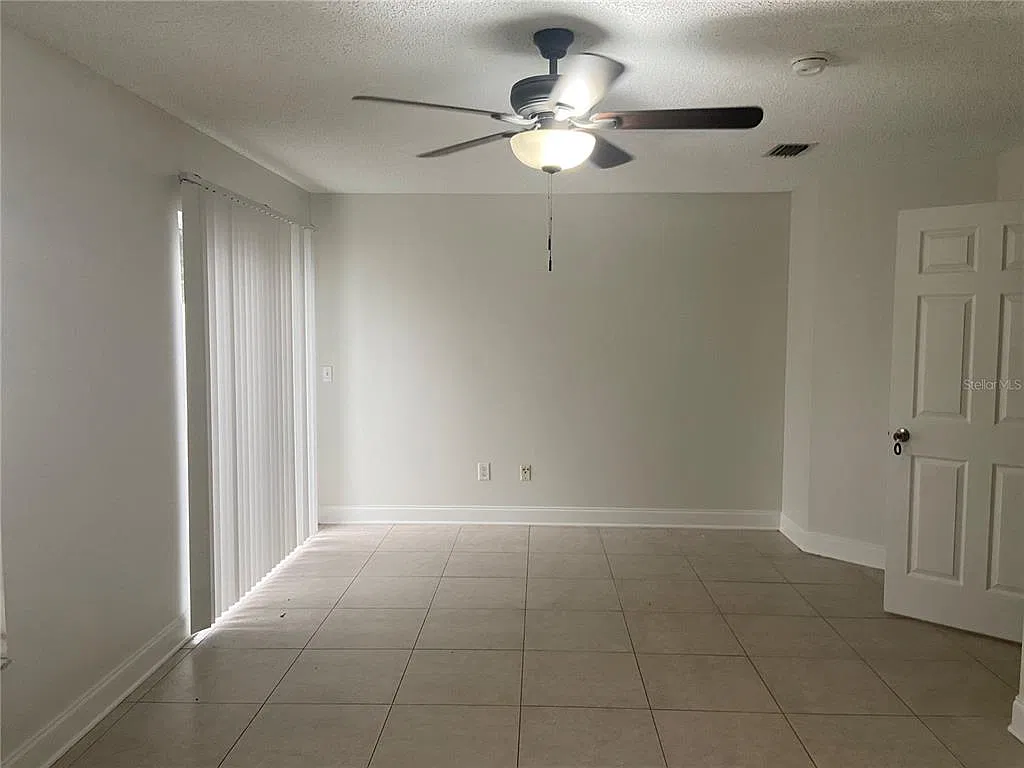 3 bed, 2.0 bath, 1322 sqft, $2,050 — Photo 4