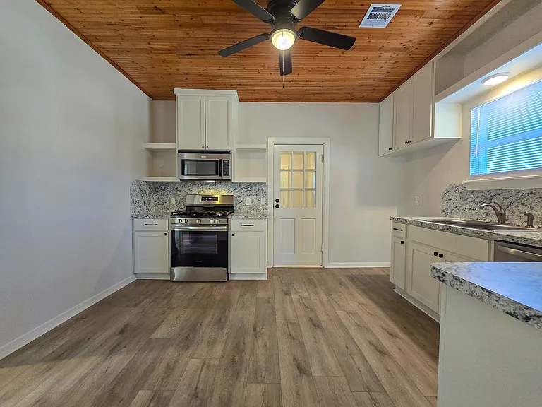 1224 N Market Ave — Photo 27