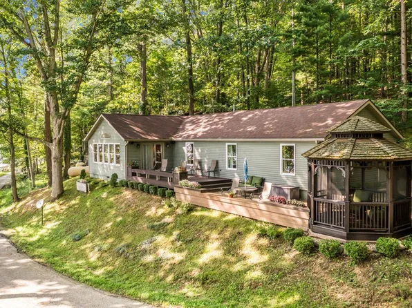 16 Shoreline Dr, Perrysville, OH 44864