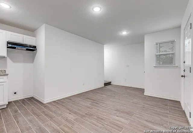 1835 W Poplar #402 — Photo 8