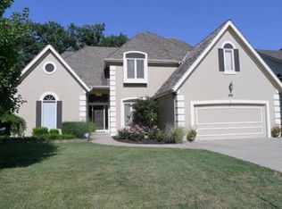 5817 Manor Dr, Parkville, MO 64152