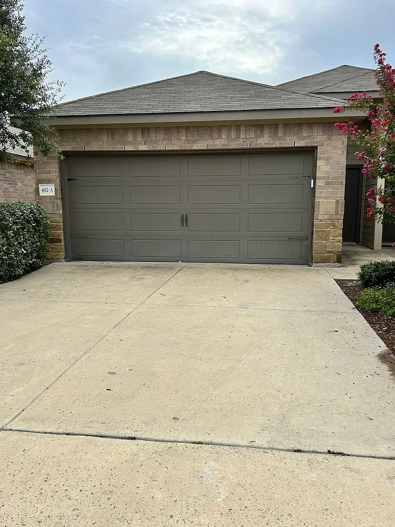 3 Bedroom Home in Up and Coming Buda — Photo 2