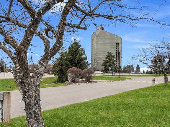 3rd image of 5047 Valleyway Dr #11