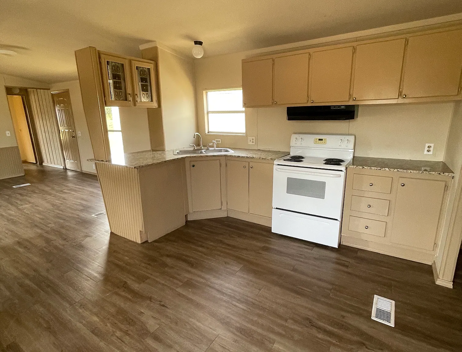 2 bed, 900 sqft, $1,100 — Photo 2