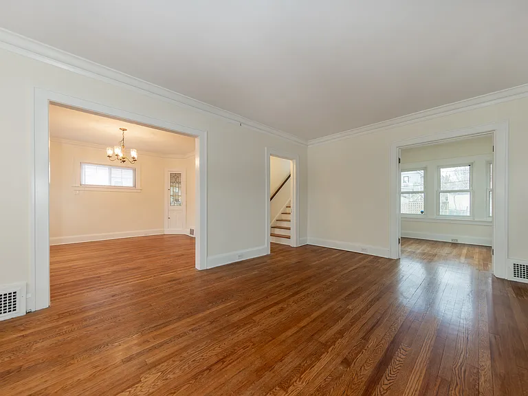 3354 Altamont Ave — Photo 6