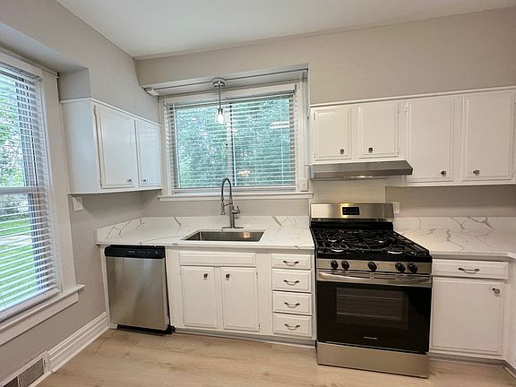 5th image of 438 Ada St APT 1