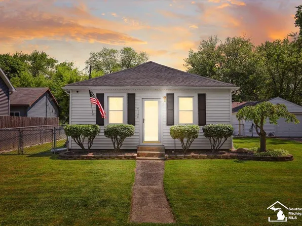 4162 9th St, Newport, MI 48166