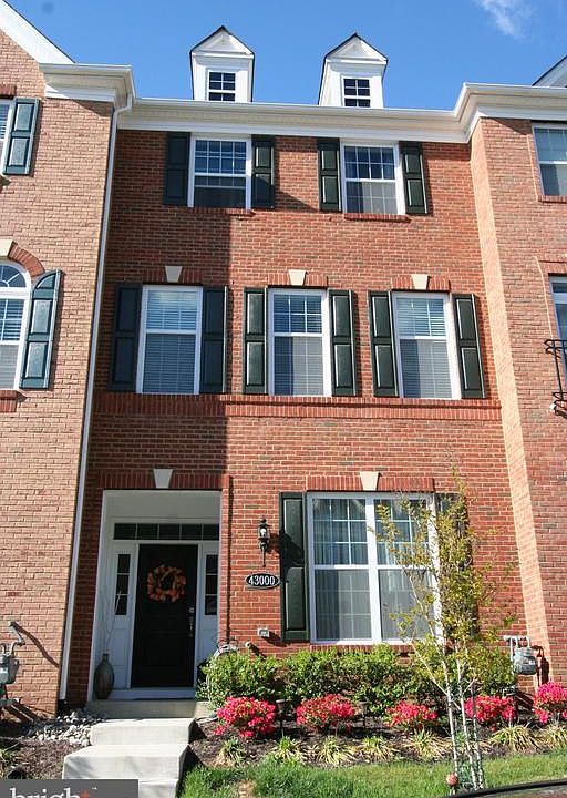1st image of 43000 Rosemount Woods Ter
