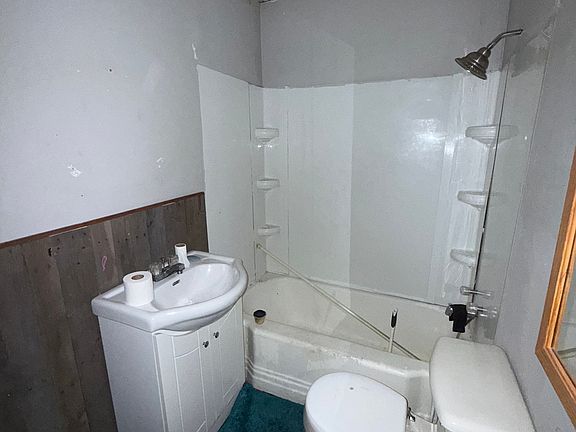 4th image of 1028 E Garfield Ave